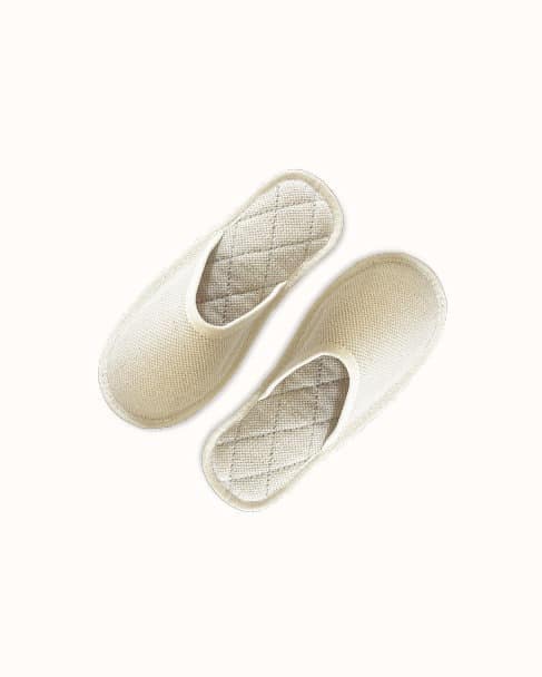 French slippers for kids. Le Spleen "Petite Flamme", beige and white. A slip-on like hotel slippers with a quilted padding and an outstanding craftsmanship manufacturing. Made in France.