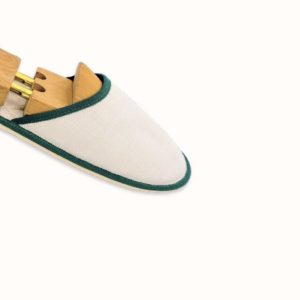 French slippers for men, women and kids. Le Spleen "Rayon Vert", beige and green. A slip-on like hotel slippers with a quilted padding and an outstanding craftsmanship manufacturing. Made in France.