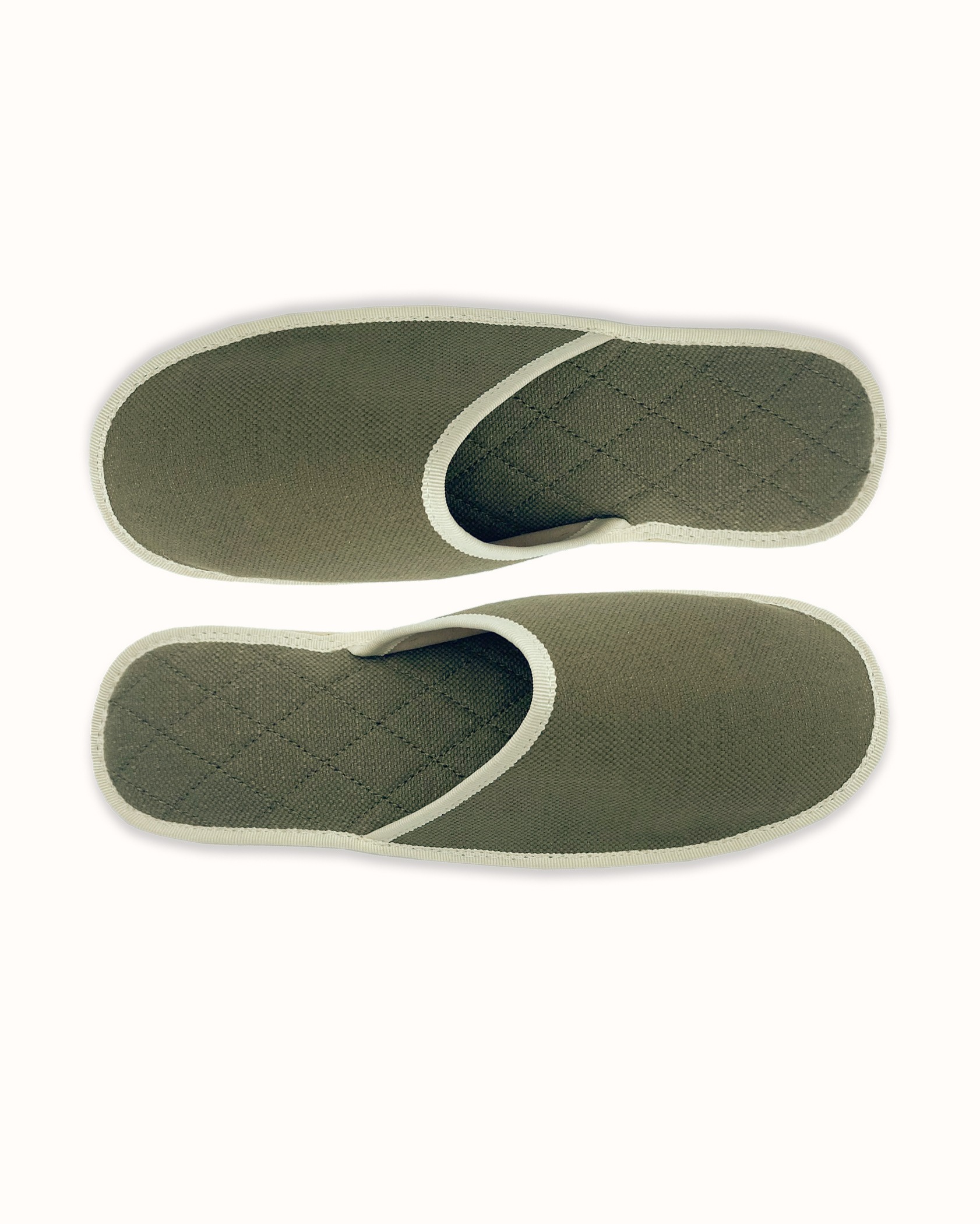 French slippers for men, women and kids. Le Spleen "Insomnie", green and white. A slip-on like hotel slippers with a quilted padding and an outstanding craftsmanship manufacturing. Made in France.