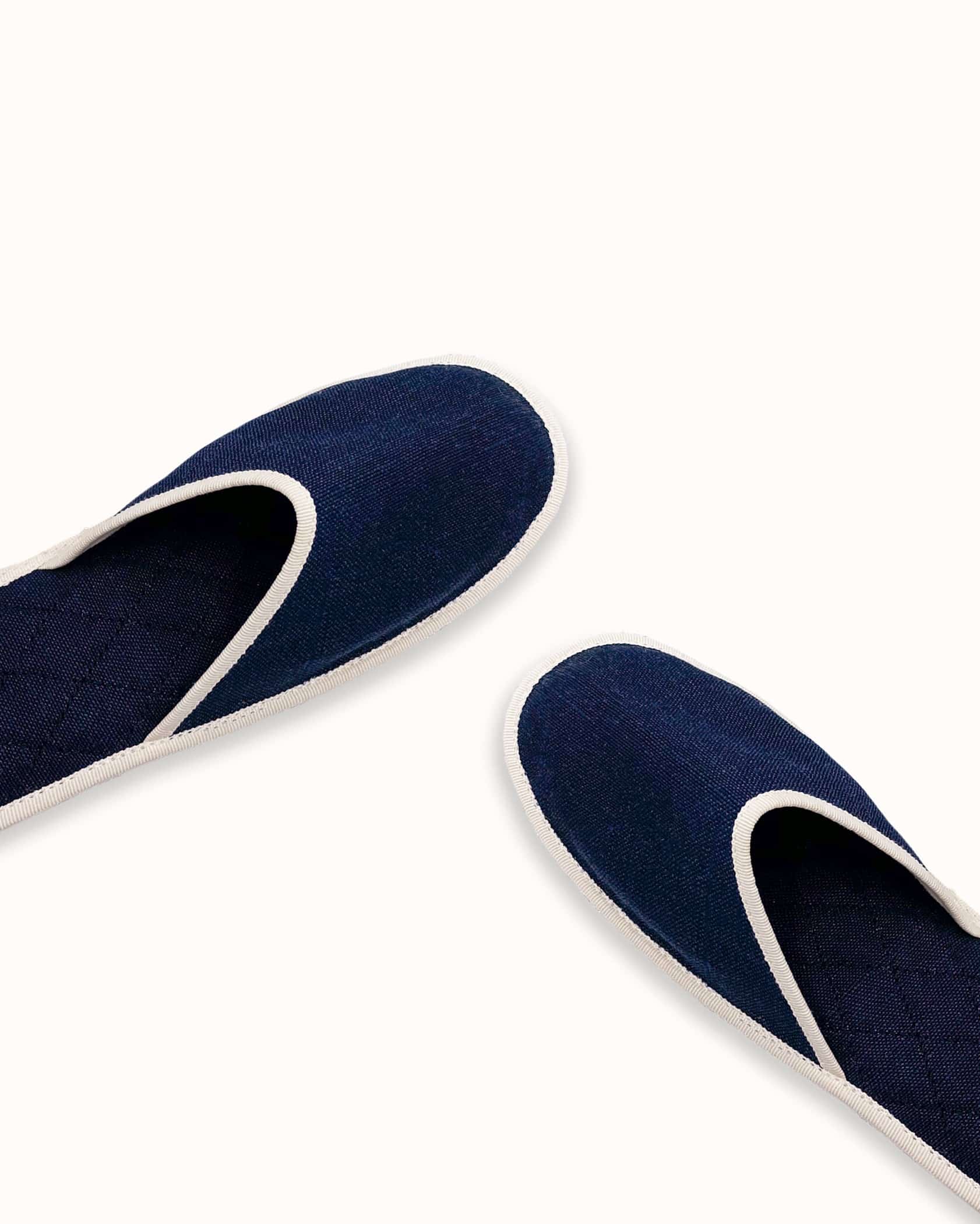 French slippers for men, women and kids. Le Spleen "Heure Exquise", navy blue and white. A slip-on like hotel slippers with a quilted padding and an outstanding craftsmanship manufacturing. Made in France.