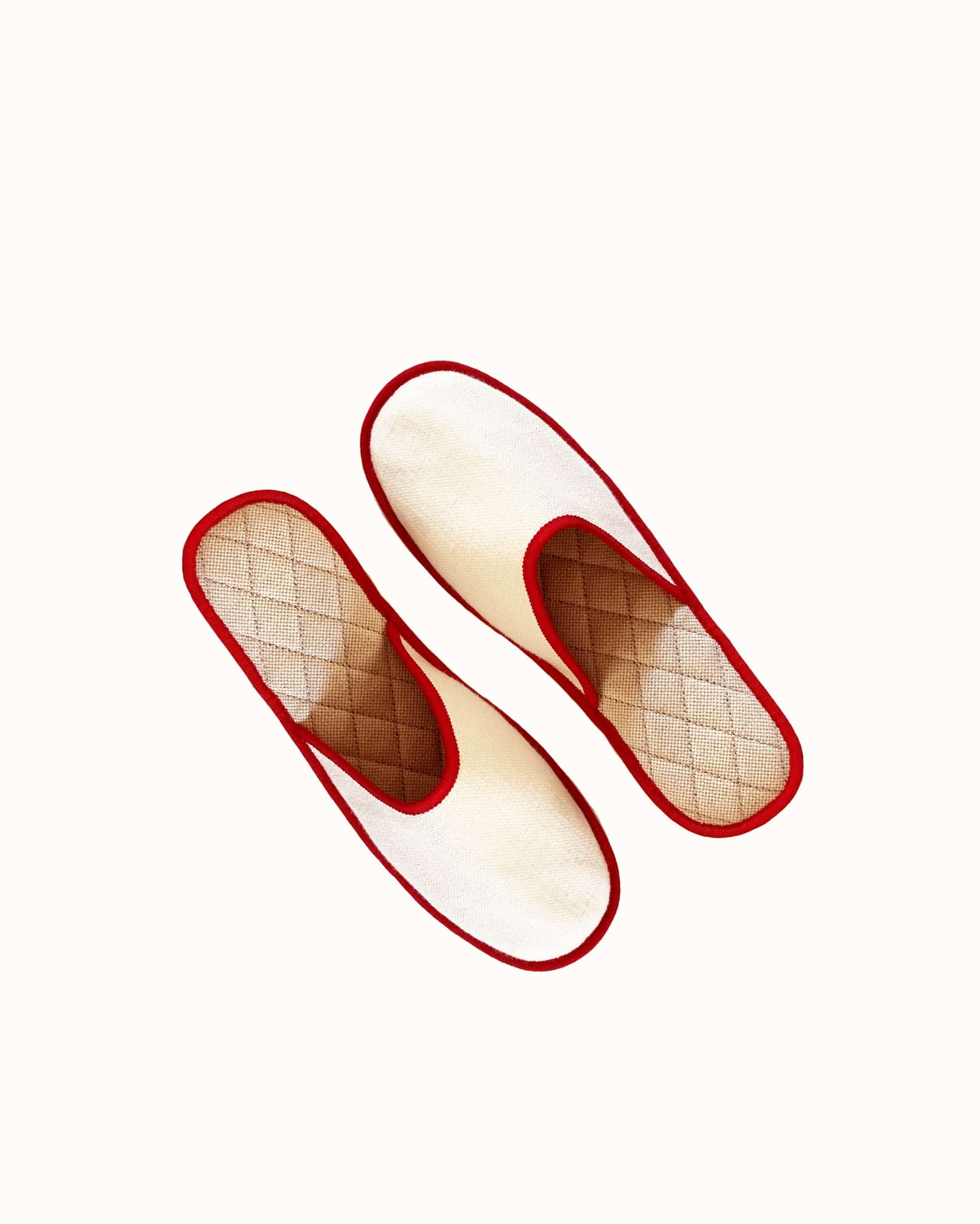 French slippers for men, women and kids. Le Spleen "Voiello", beige and red. A slip-on like hotel slippers with a quilted padding and an outstanding craftsmanship manufacturing. Made in France.